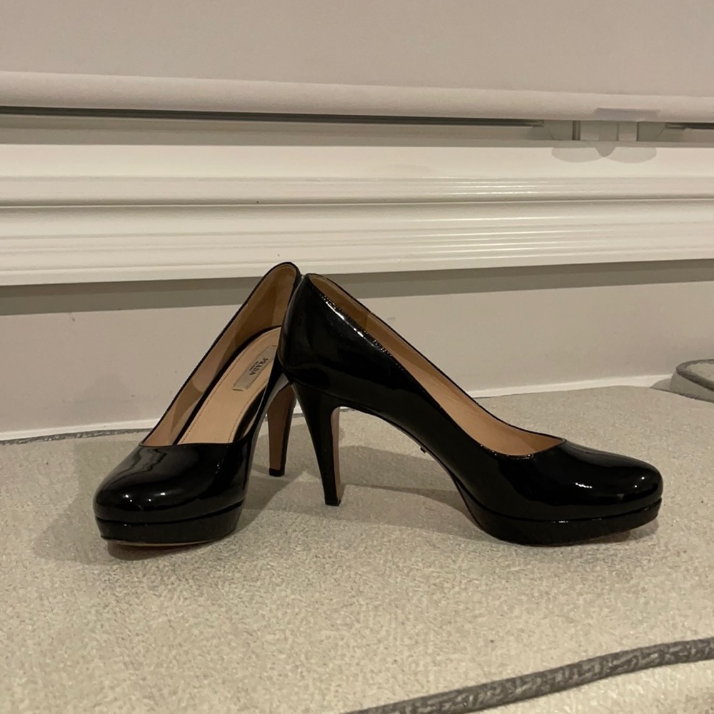 Authentic beautiful patent Prada heels hardly worn in perfect condition